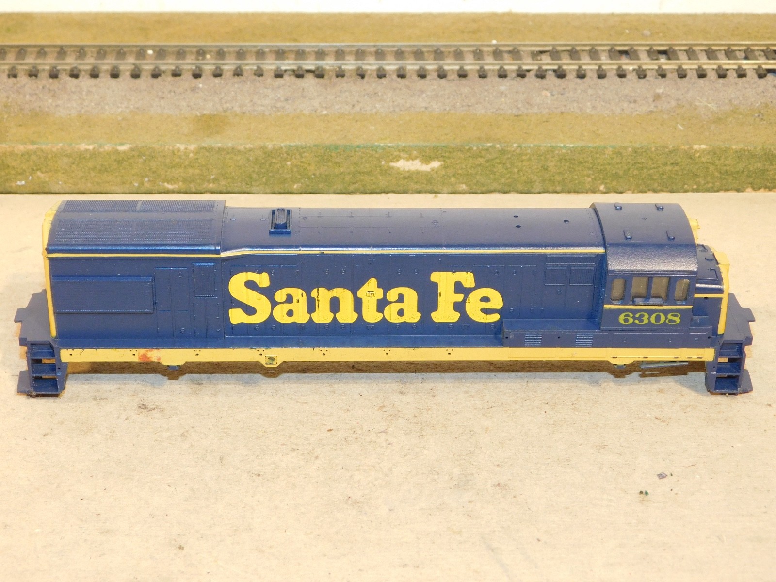 Athearn HO Parts Santa Fe GE-B Diesel Locomotive Shell, #6308