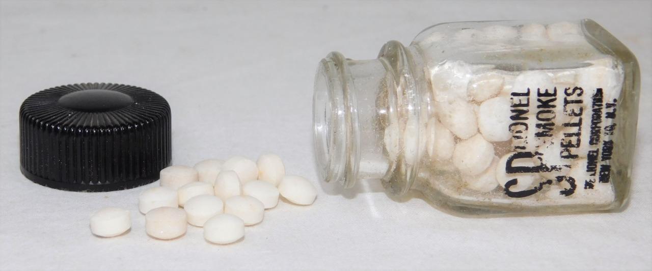 Lionel SP Smoke Pellets bottle FULL 50 tablets CLEAR bottle Early 1940s blkPrint
