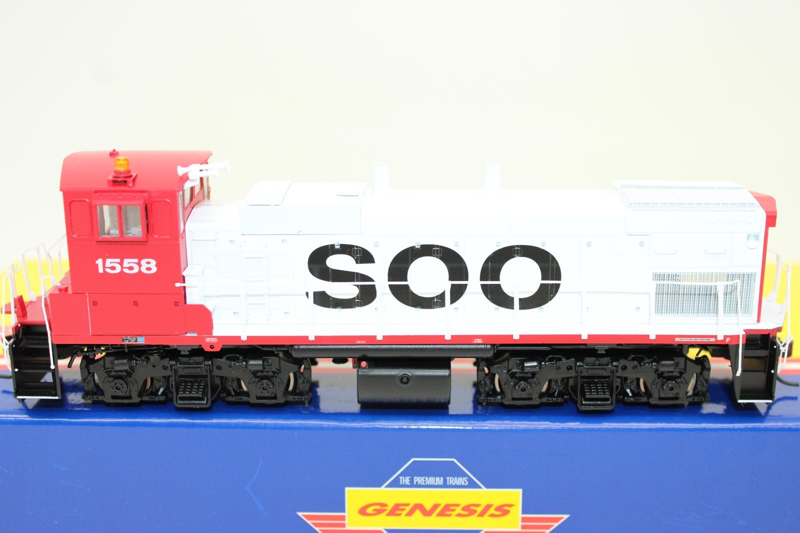 Athearn Genesis HO Scale SOO Line MP15AC Diesel Locomotive #1558 DCC Sound