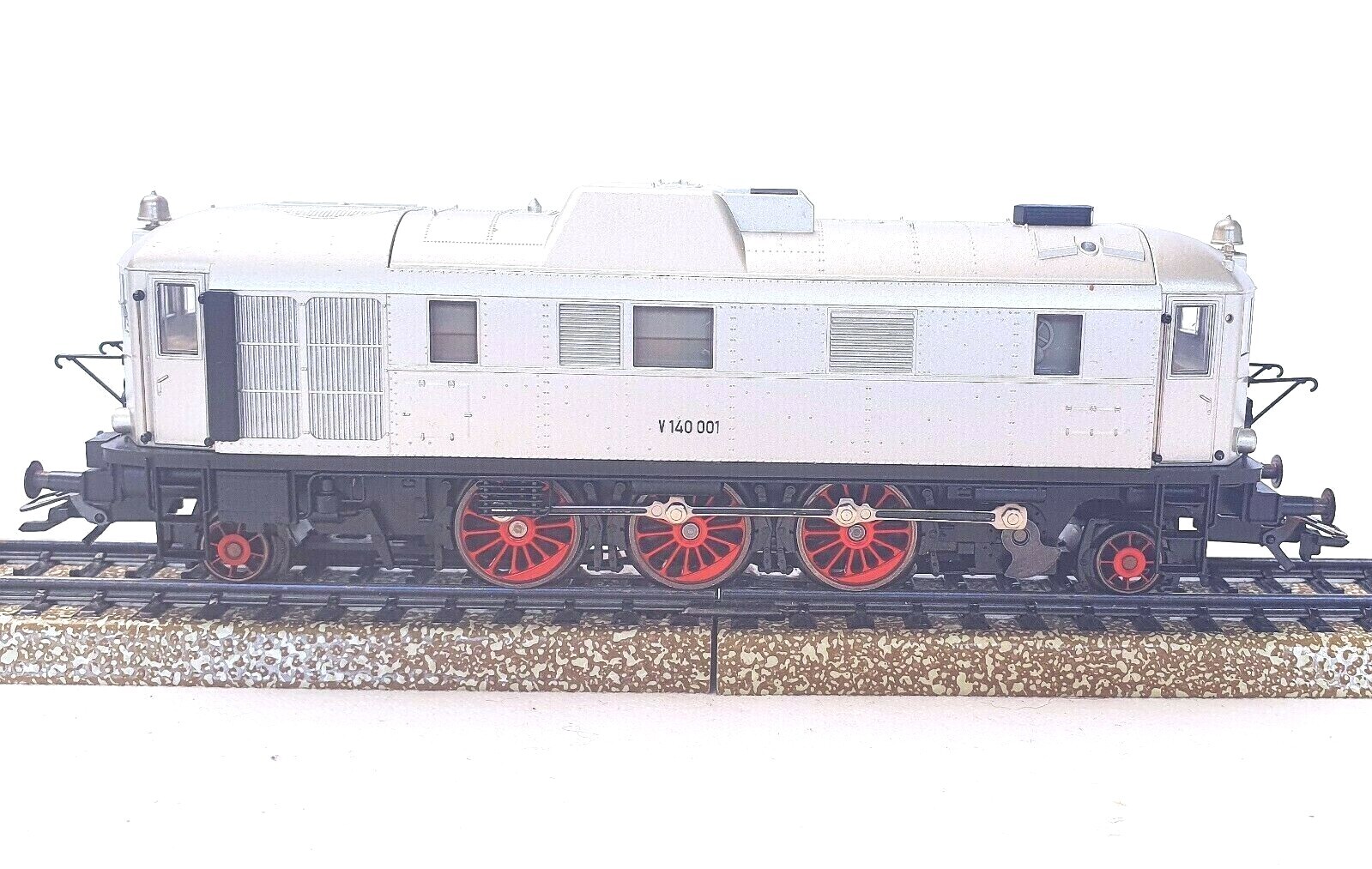 Marklin HO 1:87 AC Deutsche Bundesbahn DB V-140 “Press” DIESEL LOCOMOTIVE MIB`10