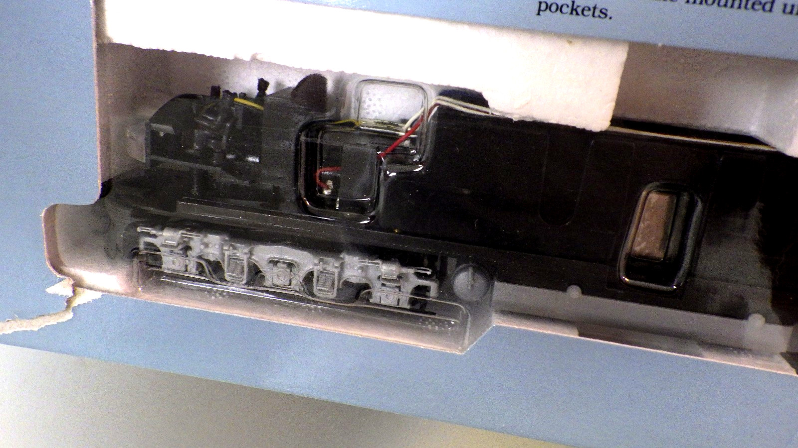 HO-Proto 2000 NYC #4040 E8/9 POWERED Diesel Locomotive in Box #8036 * Runs Slow