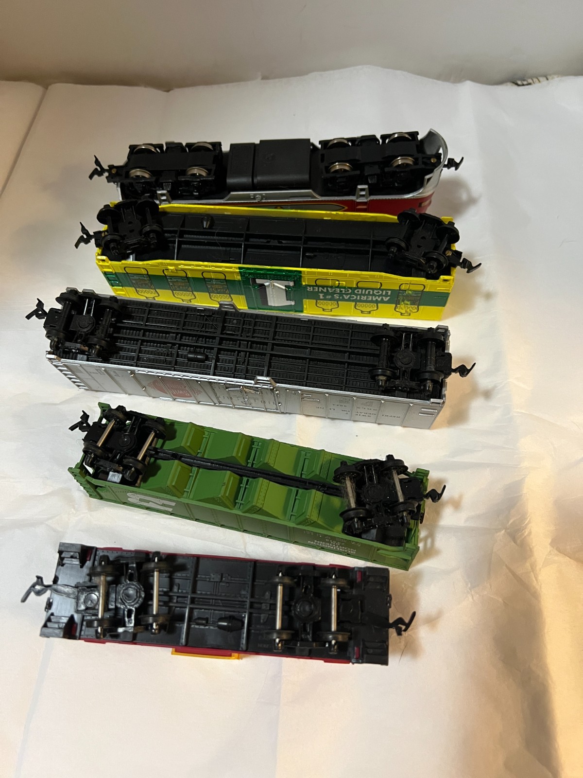 Vintage Train BACHMANN Engine 307 SANTA FE F7A & Various Cars Not Tested