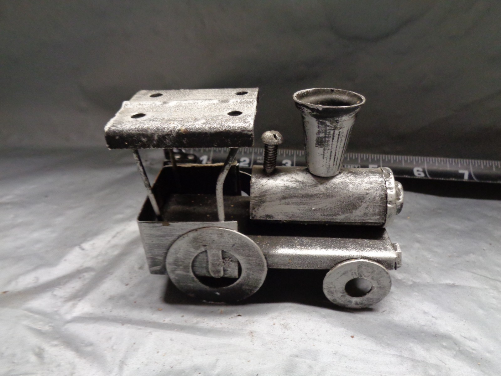 Meatal Tin Craft Locomotive Steamer Train – 4″ Long – 1.5″ Wide – 3″ High