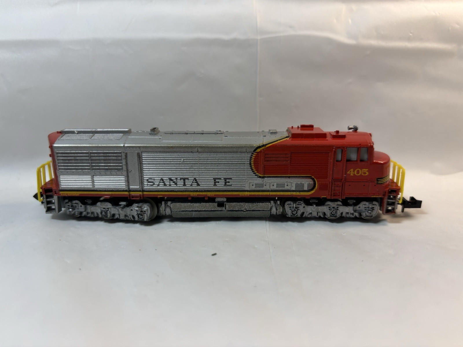 Minitrix N Scale 2012 Santa Fe GE U30C Diesel Locomotive 405 TESTED