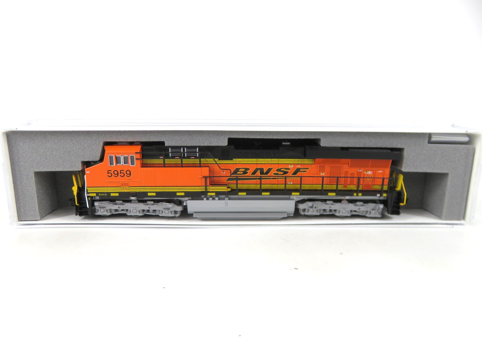 Kato 176-8959 N Scale BNSF “Swoosh” GE ES44AC Diesel Locomotive #5959 NIB