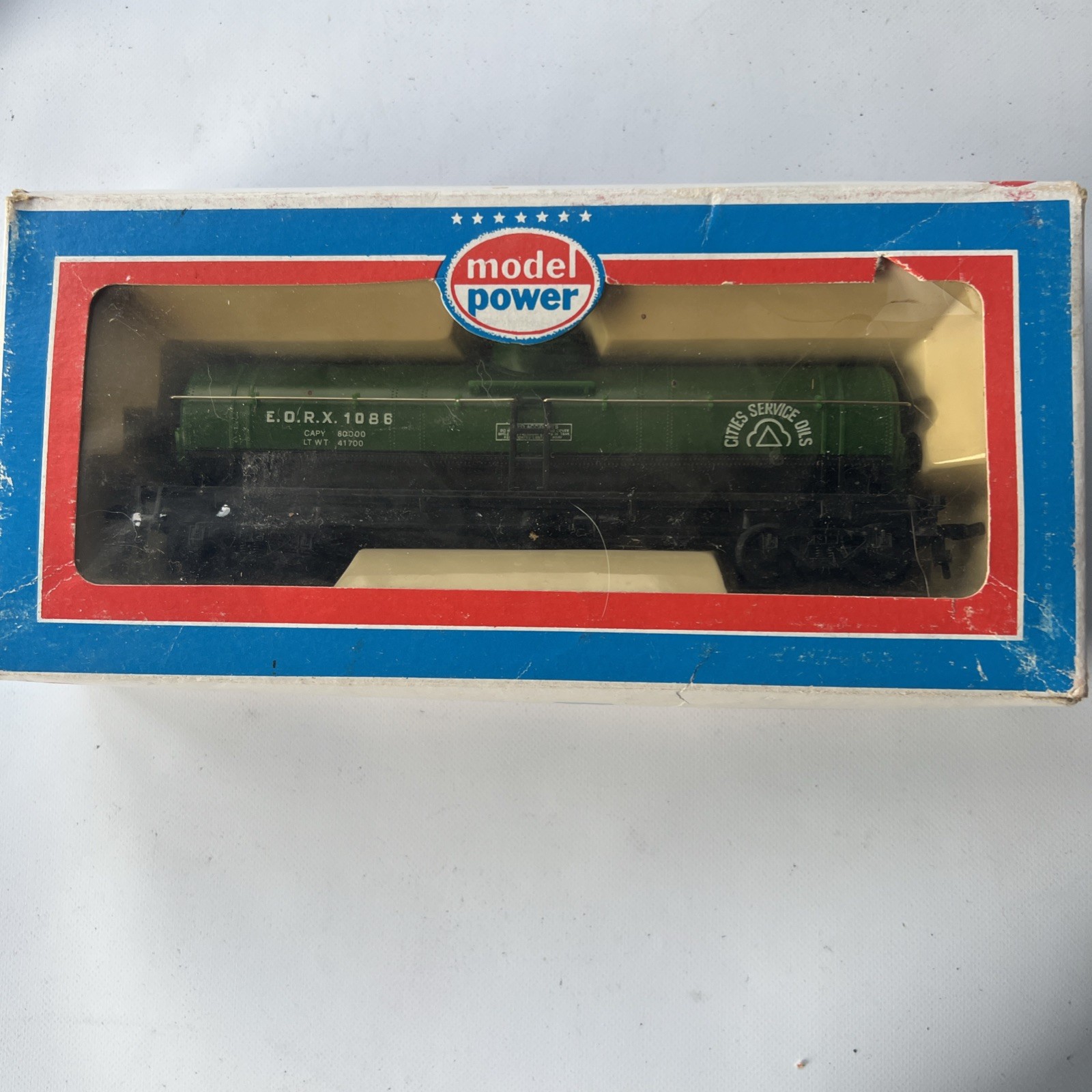 HO Model Power F3 Santa Fe Diesel 6730 & 6731, 8032, 8050, & 6915 Cattle Car