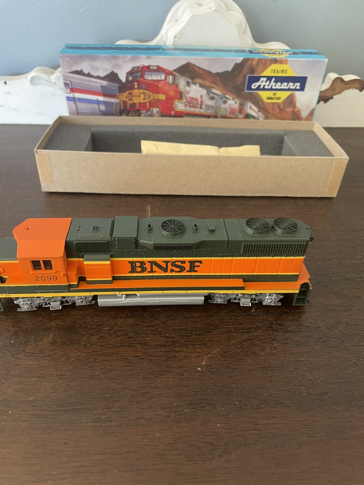 Athearn 4619 GP38-2 Powered BNSF – Green Orange 2099 HO NOS