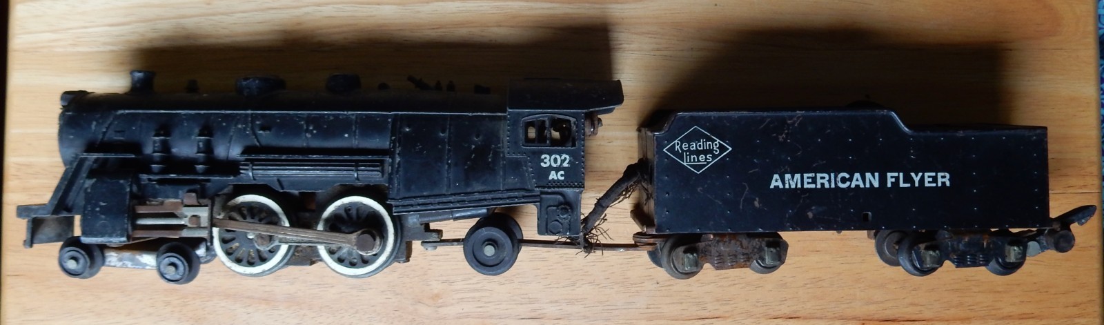 Vintage Am. Flyer 302 AC Steam Locomotive and Tender – Untested, For Parts
