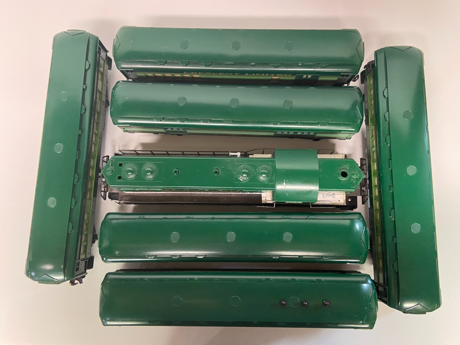 Lionel 6-8774 Southern GP-7 Diesel O Gauge Locomotive & SIX Passenger cars! TEST