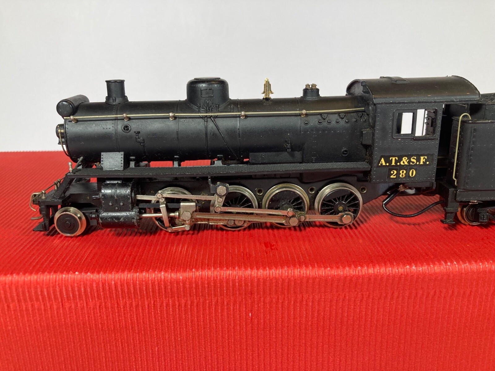 Rivarossi HO L280/R Steam Locomotive with Tender – 2-8-0 – Early Model 1952