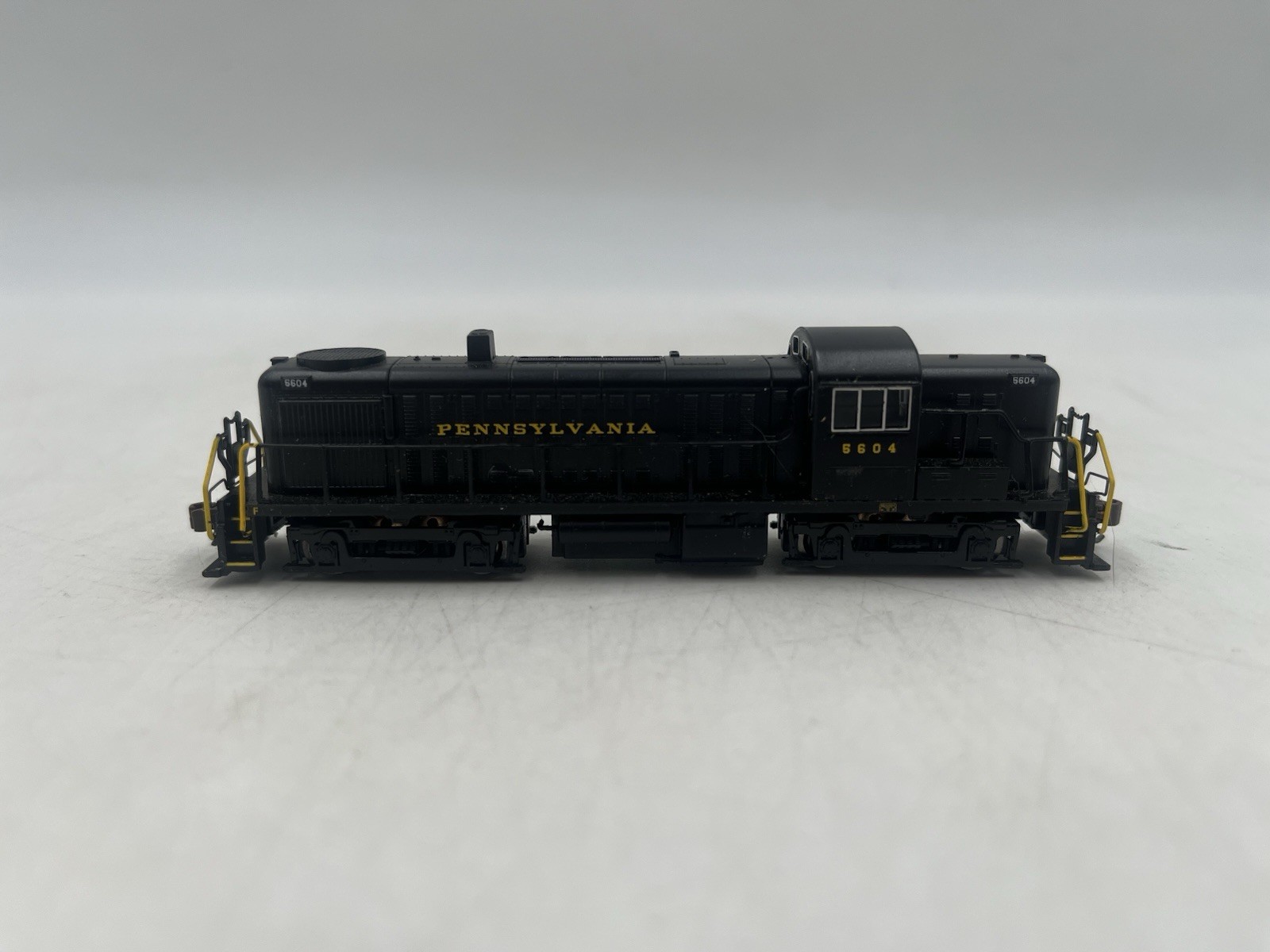 Bachmann N Scale Pennsylvania #5604 Alco RS3 Diesel Engine DCC 64255 no box