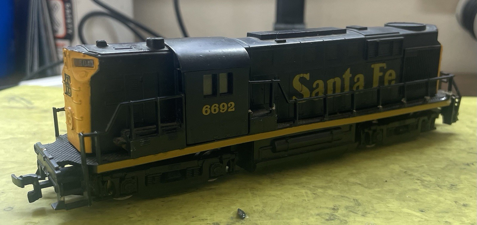 Model Power Santa Fe #6692 RS-11 Locomotive Diesel Switcher Serviced Lot A04