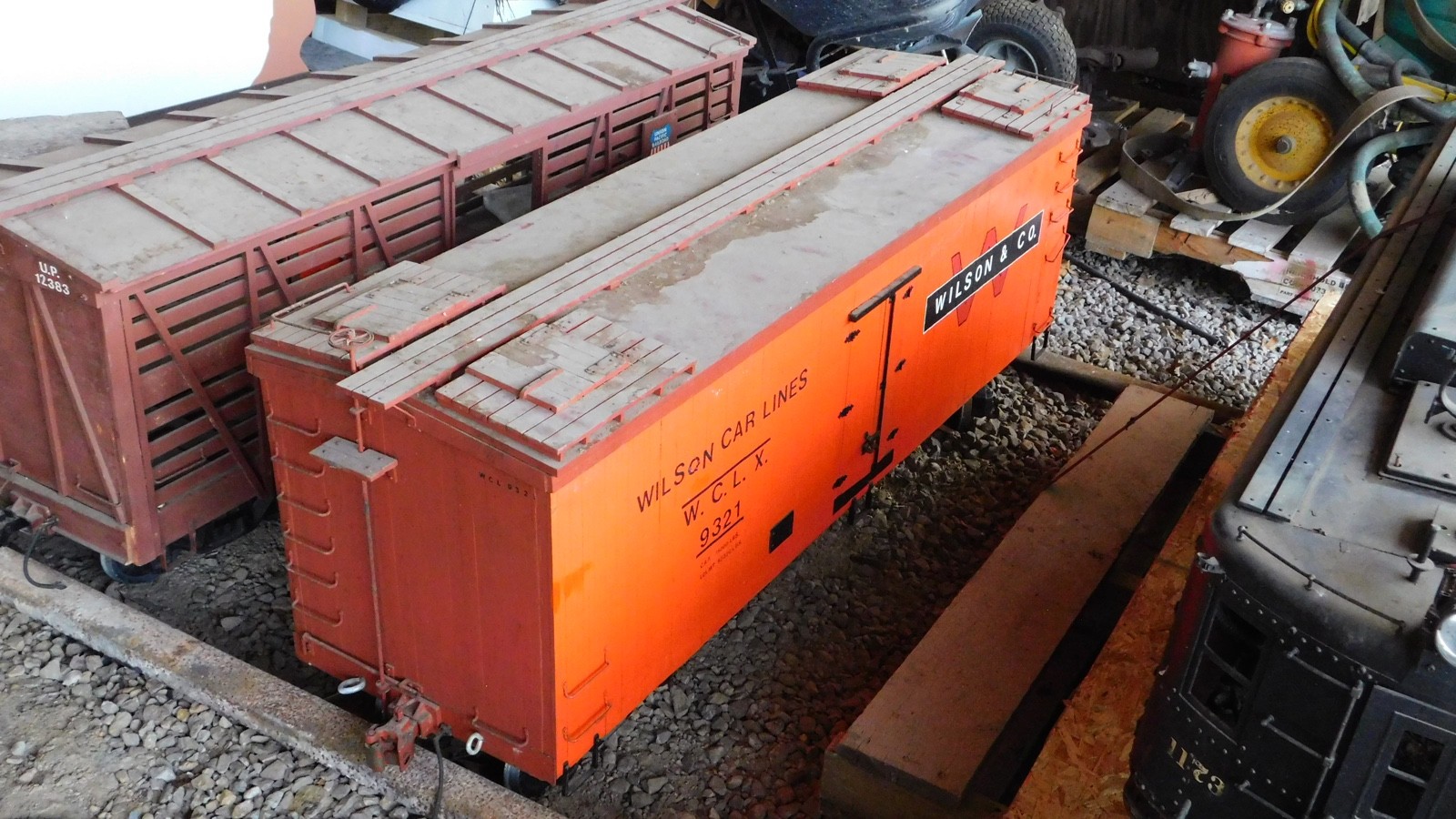 Electric 7.5″ Gauge Hand Built T3A Electric AWD Locomotive and 5 Train Cars
