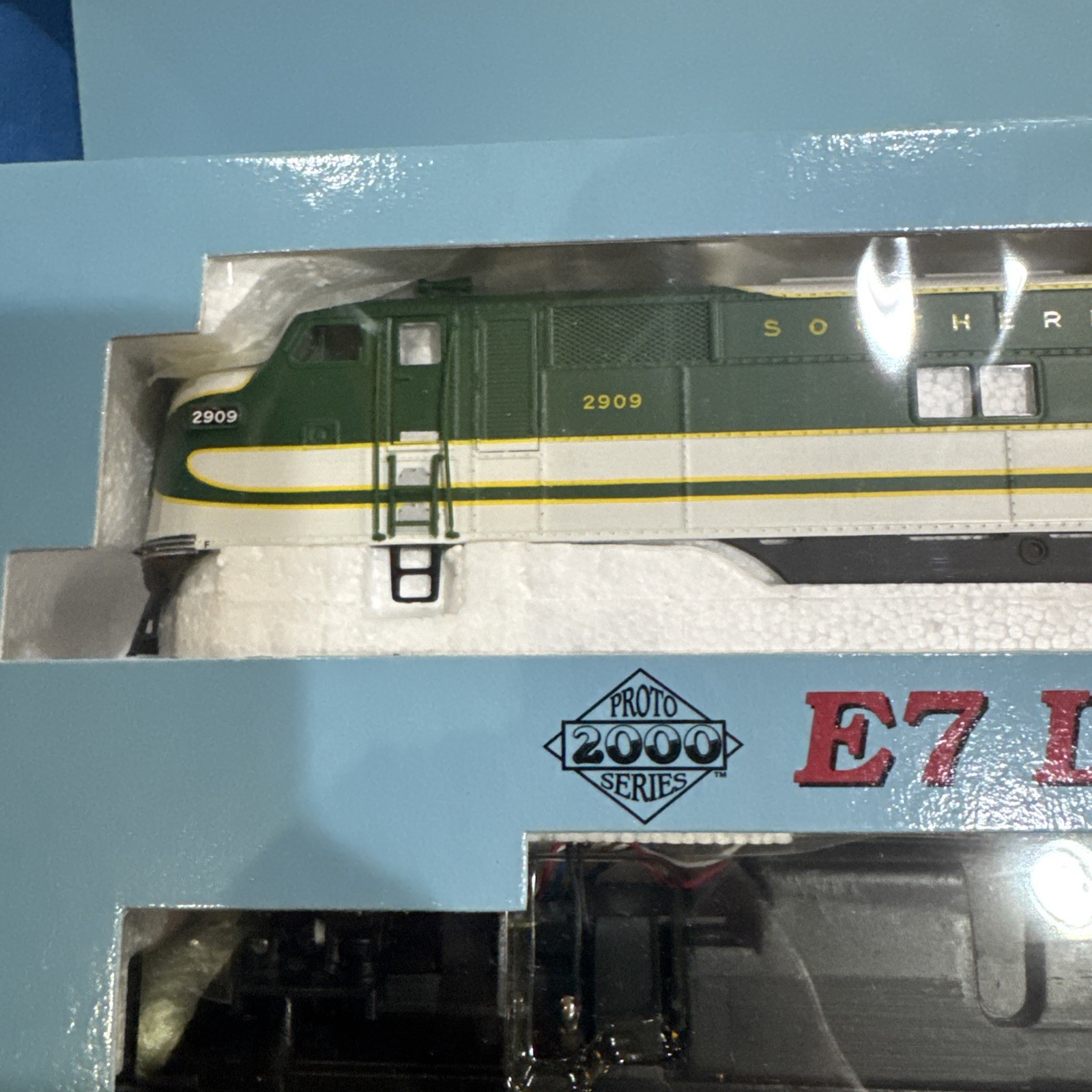 Proto 2000/Life-Like HO Scale Southern EMD E7A Diesel Locomotive #2909 DC