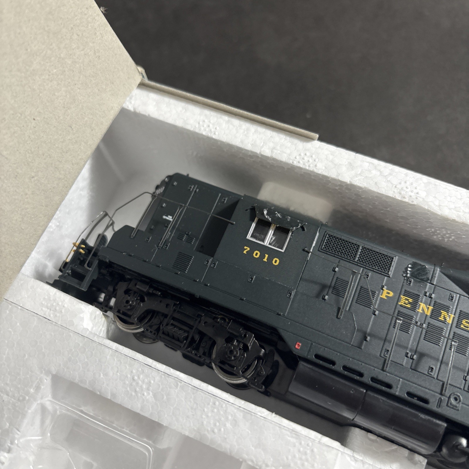 PROTO 2000 HO SCALE LOCOMOTIVE GP9 II ASSEMBLED WORKING 23709 7010 PRR PENN RAIL