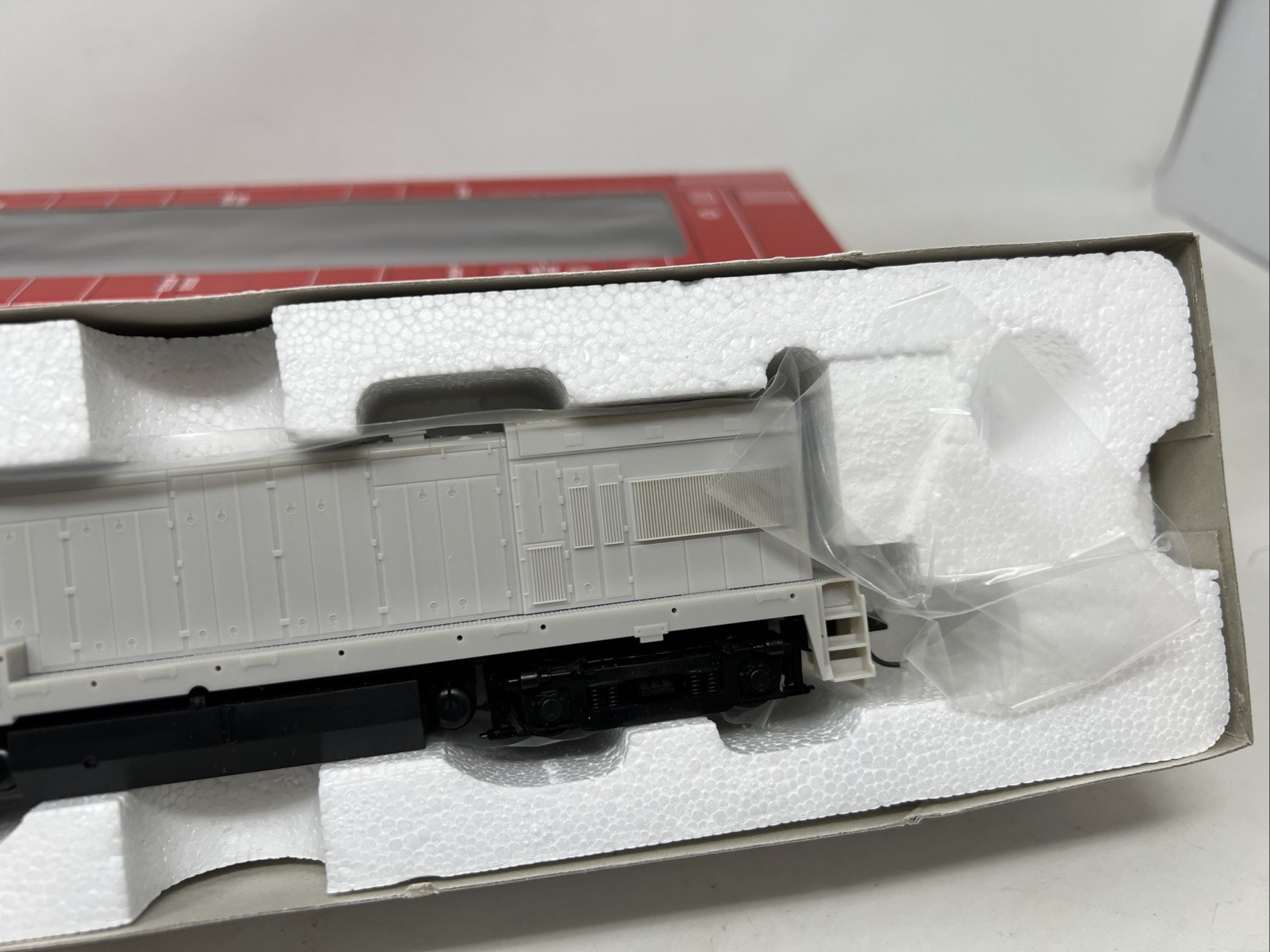 Atlas HO Undecorated AAR Type B GE U23B Diesel Locomotive 8650 NIB