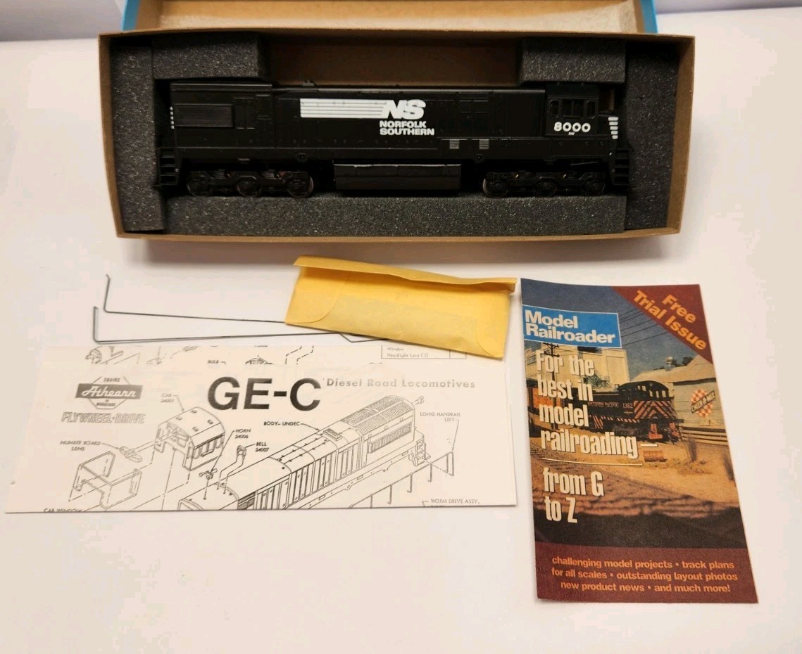 ATHEARN HO GEU30C Norfolk Southern 8000 POWERED DIESEL LOCOMOTIVE NOS B21