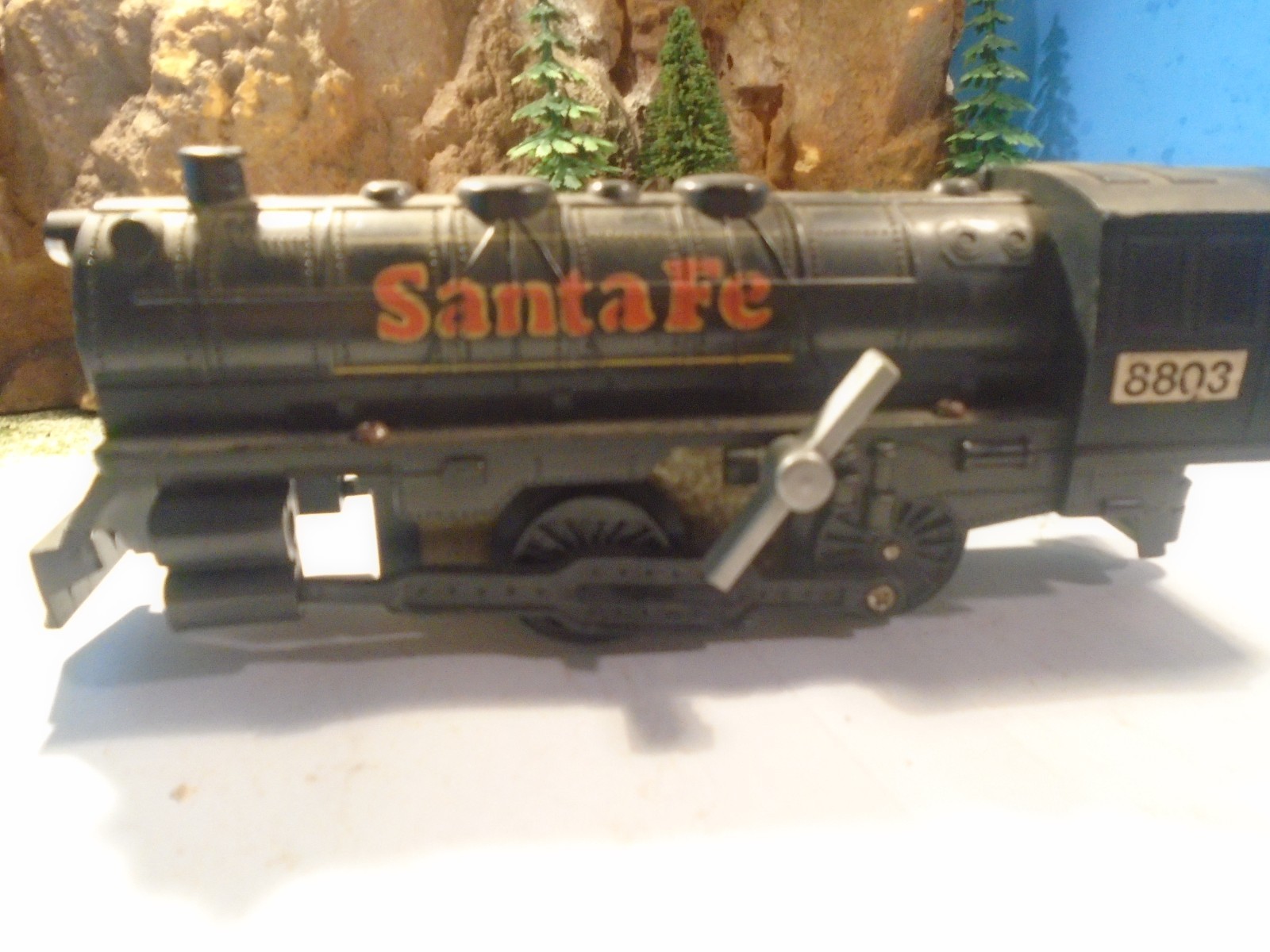 DURHAM INDUSTRIES 027 SCALE WINDUP PLASTIC SANTA FE STEAM LOCO No 8803 5-101-5