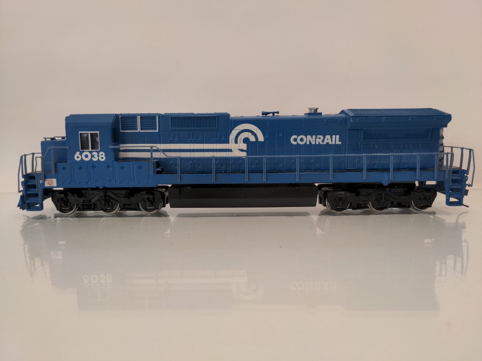 Bachmann HO Conrail GE DASH 8-40C CR 6038 C40-8