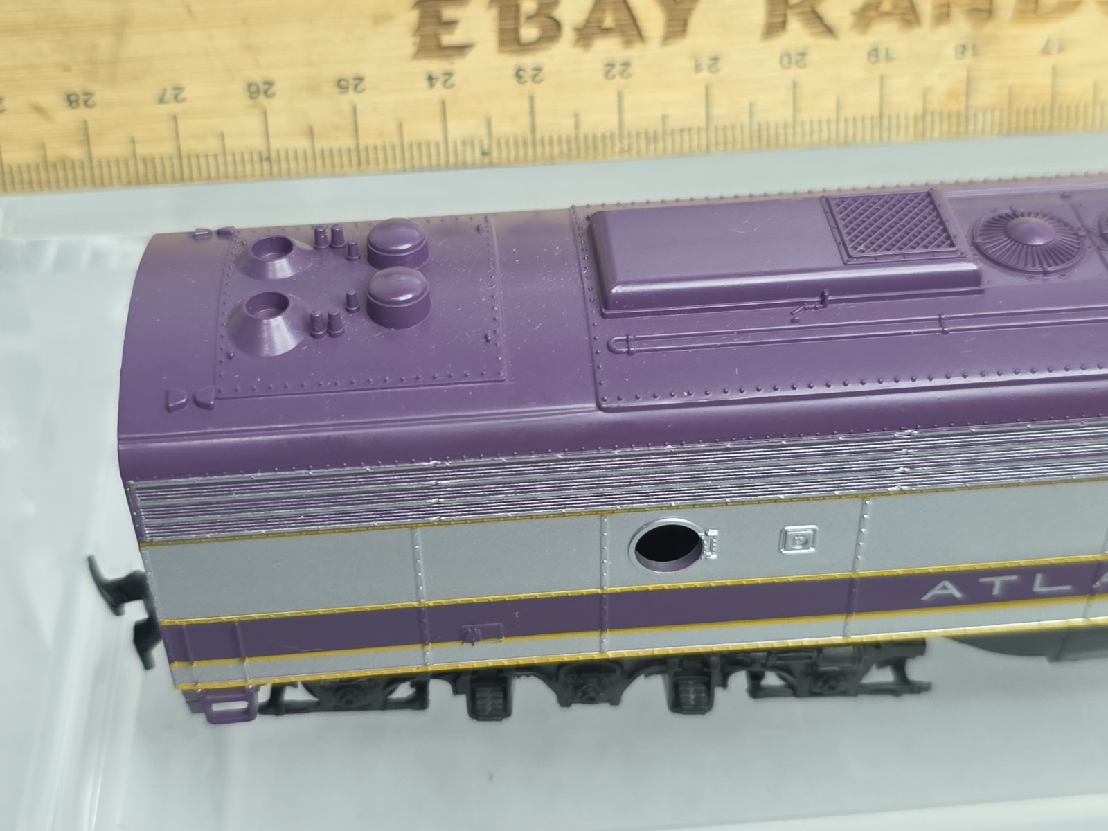 AHM/Mehano HO Scale ACL Atlantic Coast Line E8 Diesel Loco AA Power & Dummy Runs