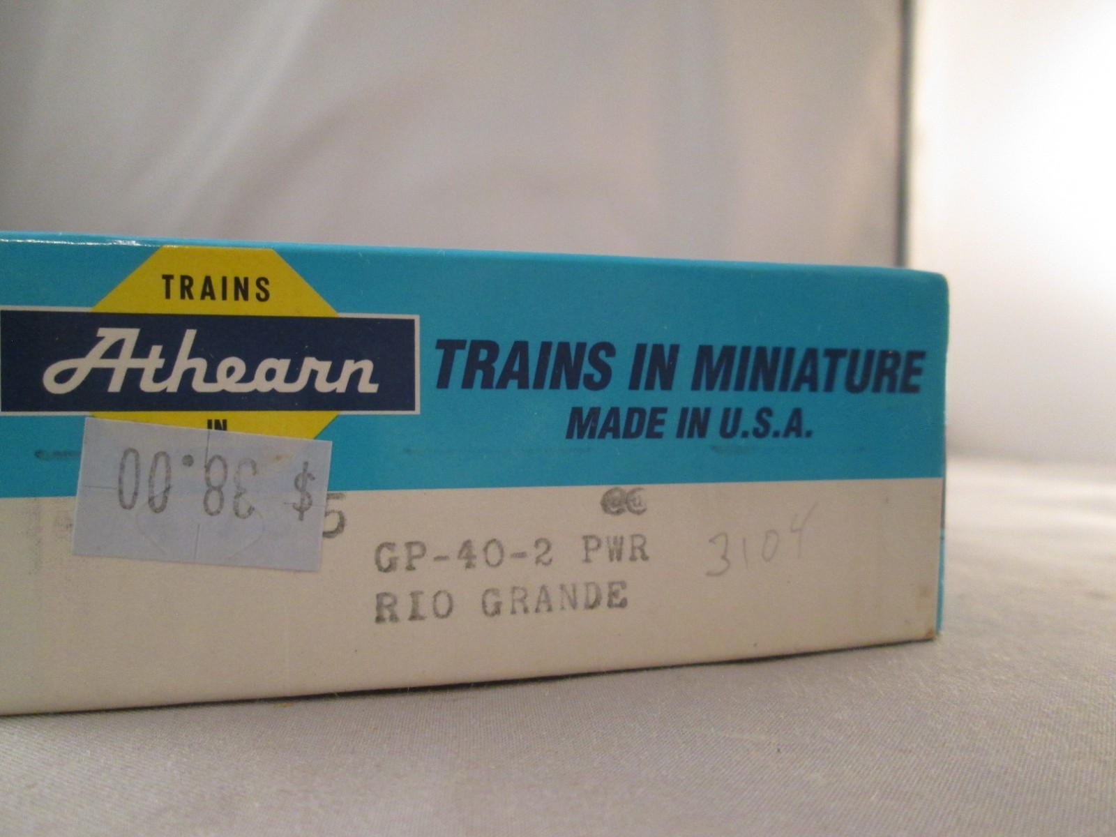 HO ATHG64550 Rio Grande GP40-2 #3104 Loco new good condition
