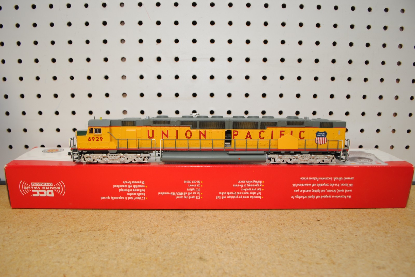Bachmann 65102 UP Union Pacific #6929 DD40AX Centennial Diesel Loco w/Sound HO