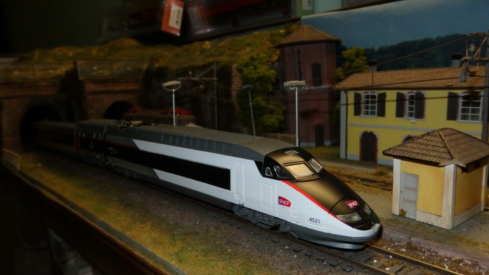 Mehano HO 1:87 TGV Tricourant Of The SNCF Pack Of 4 Items