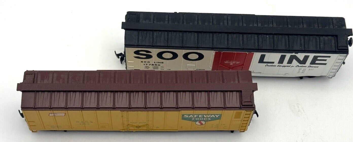 ATHEARN LOT OF 2 HO GAUGE MODEL RAILROAD SAFEWAY FOODS AND SOO LINE BOX CARS