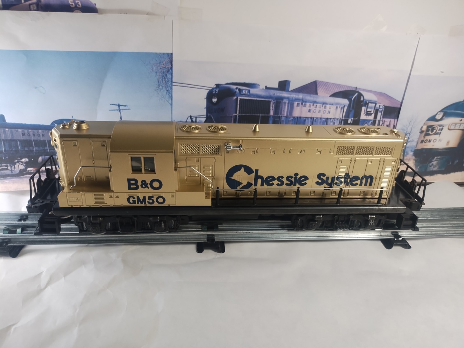 Lionel 6-8359 GM50 Chessie System B&O GP-7 Diesel Locomotive Gold With Box