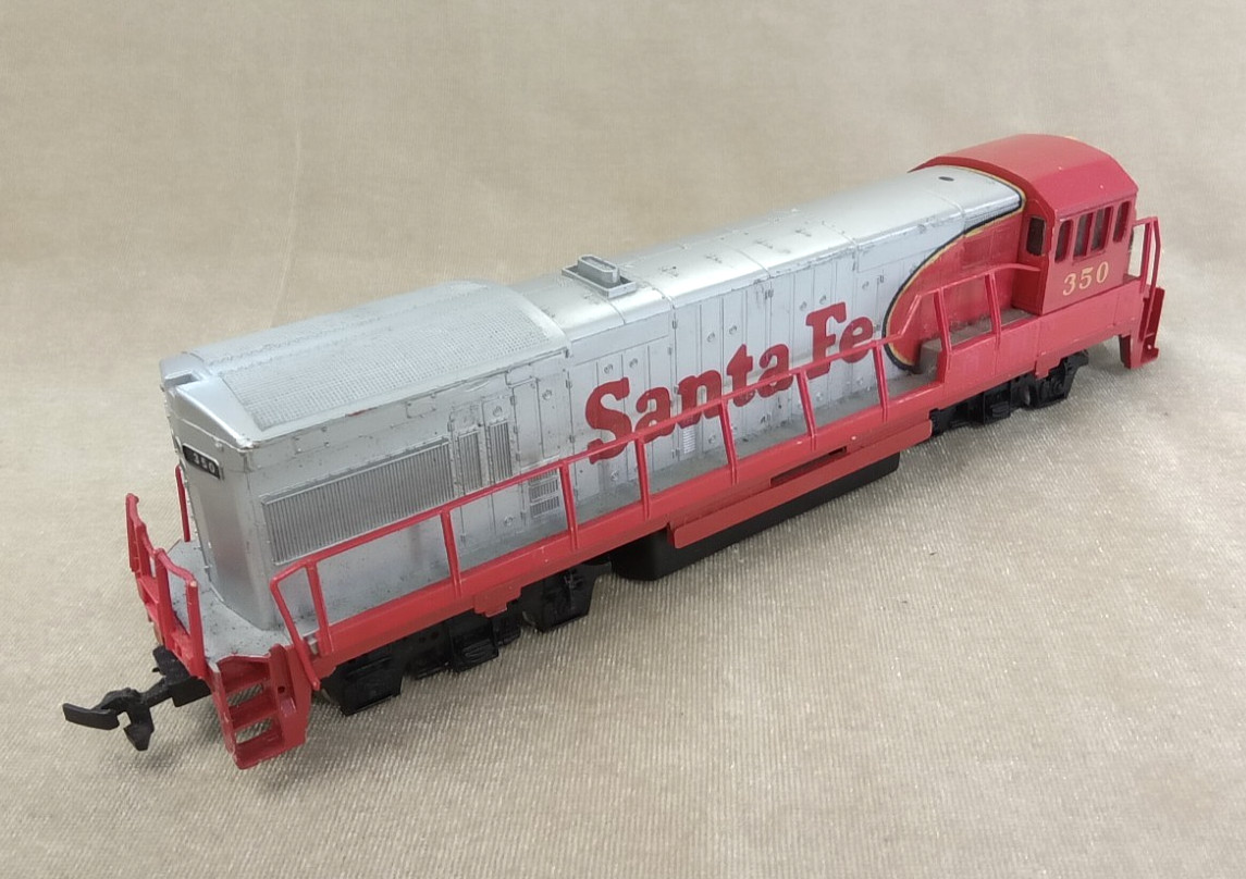 HO Gauge Bachman Santa Fe #350 Diesel Locomotive and Caboose Set * XXMR412E