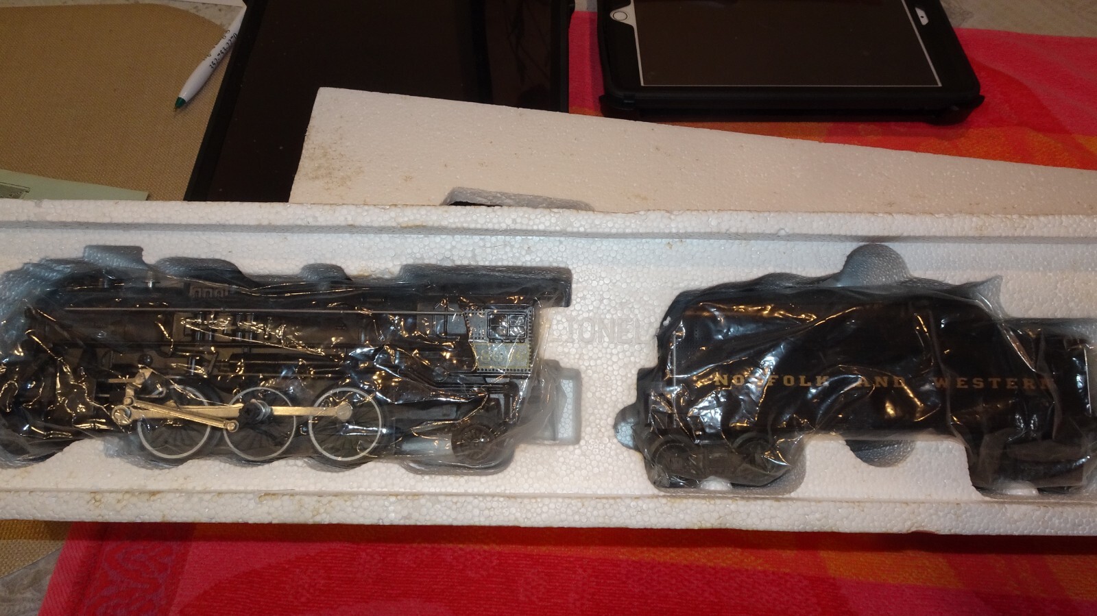 Lionel 6-18638 Norfolk & Western 2-6-4 Steam Loco & Tender Excellent Condition