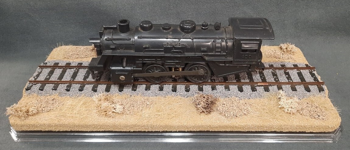 O SCALE – 16″ SINGLE TRACK -“DESERT SCENE”-DISPLAY CASE- FOR ANY O SCALE TRAINS