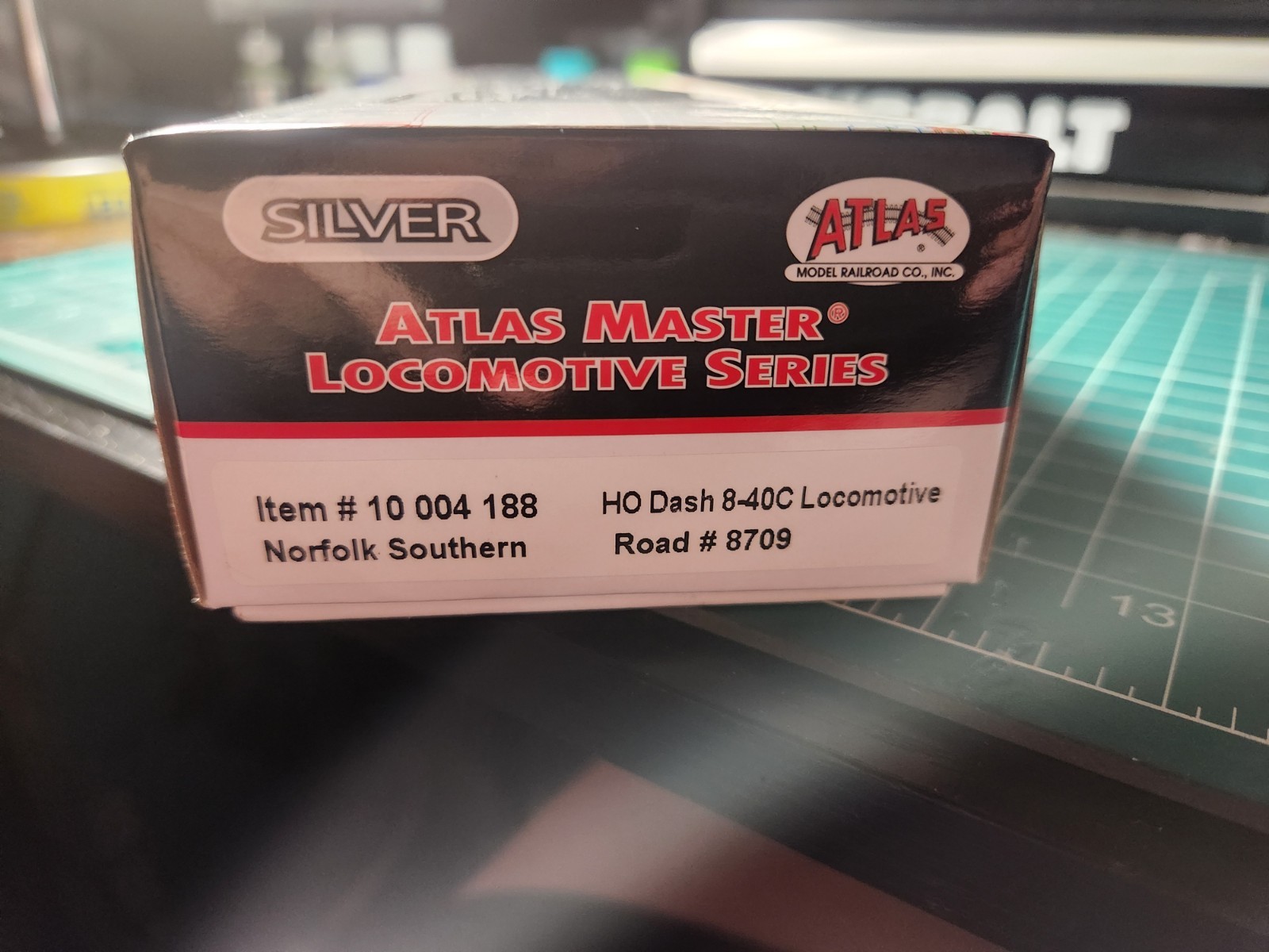 Atlas HO GE C40-8 Dash 8-40C Norfolk Southern NS #8709 DCC/SND LED 10004213