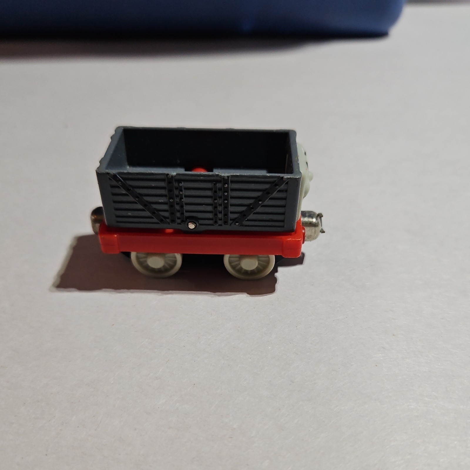 Thomas & Friends HO 1:87 Diesel Locomotive Analog Plastic Gray/Red/Black/White