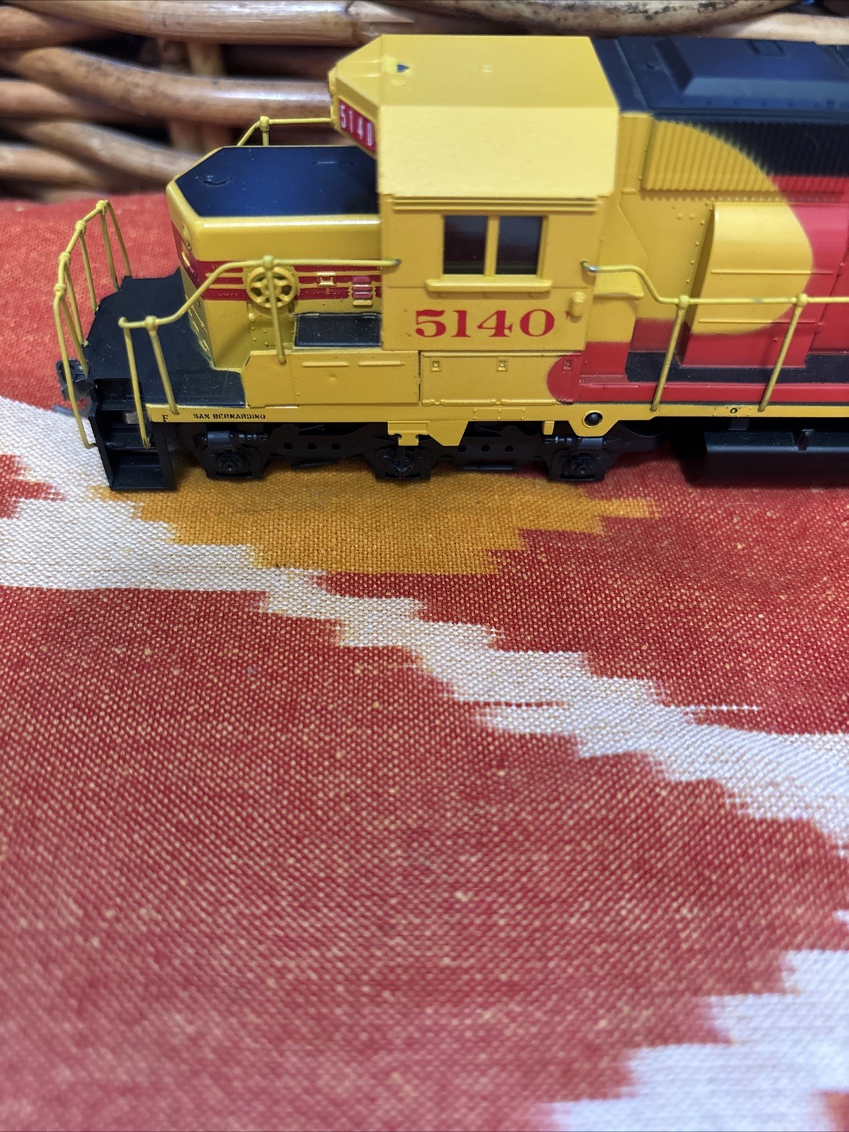 Santa Fe 5140 Red & Yellow, HO Used Locomotive