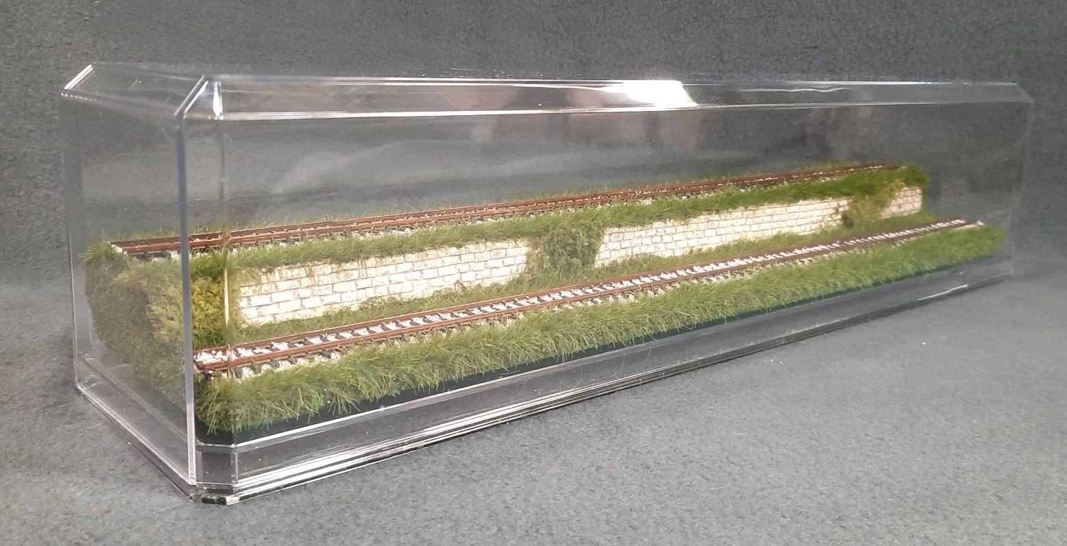 N SCALE 16″ 2-LEVEL TRACK -TALL GRASS-SUMMER SCENE-DISPLAY CASE FOR ANY N TRAINS