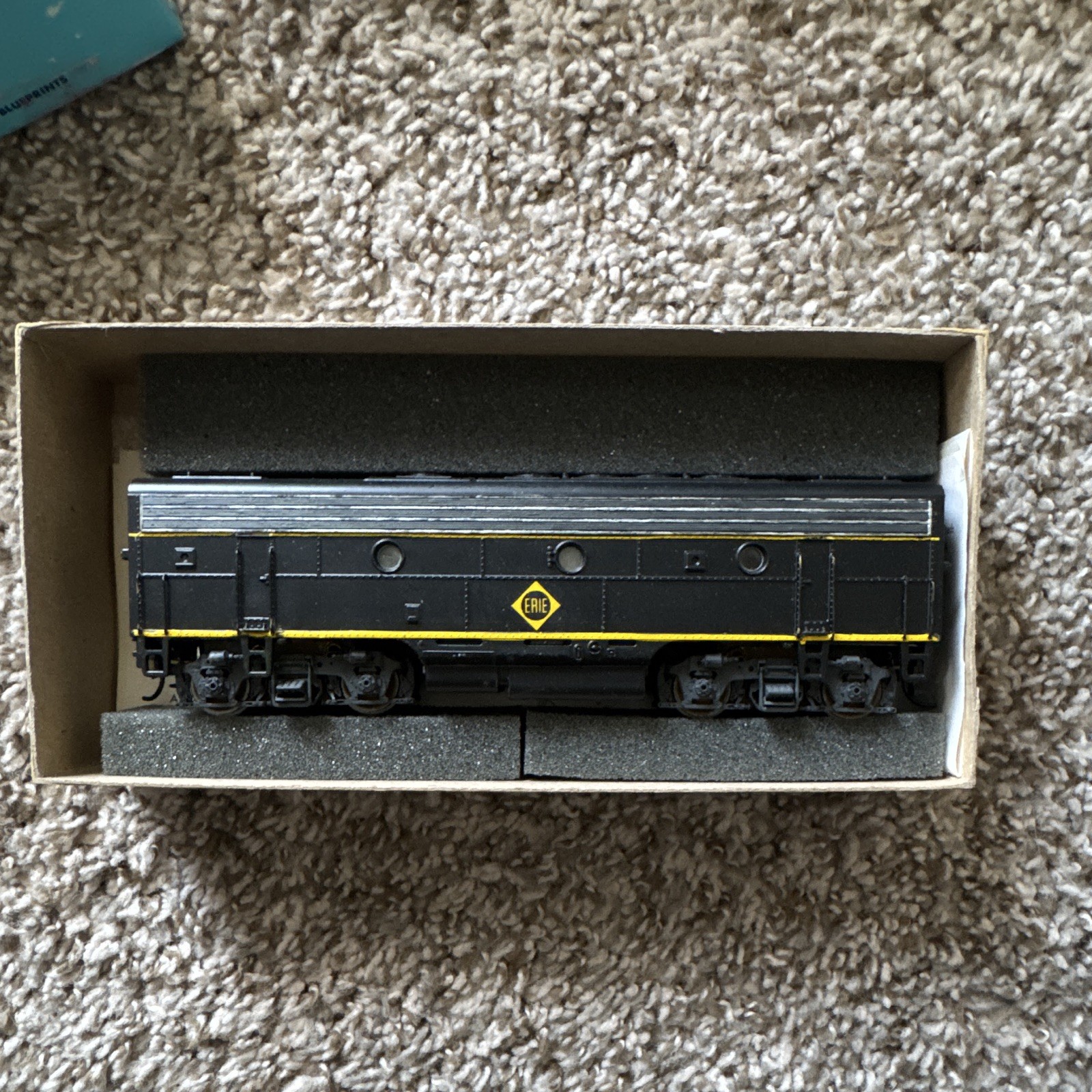 Athearn HO 1:87 F7 Erie 712 B-Unit Diesel Locomotive DC Analog 2-Rail