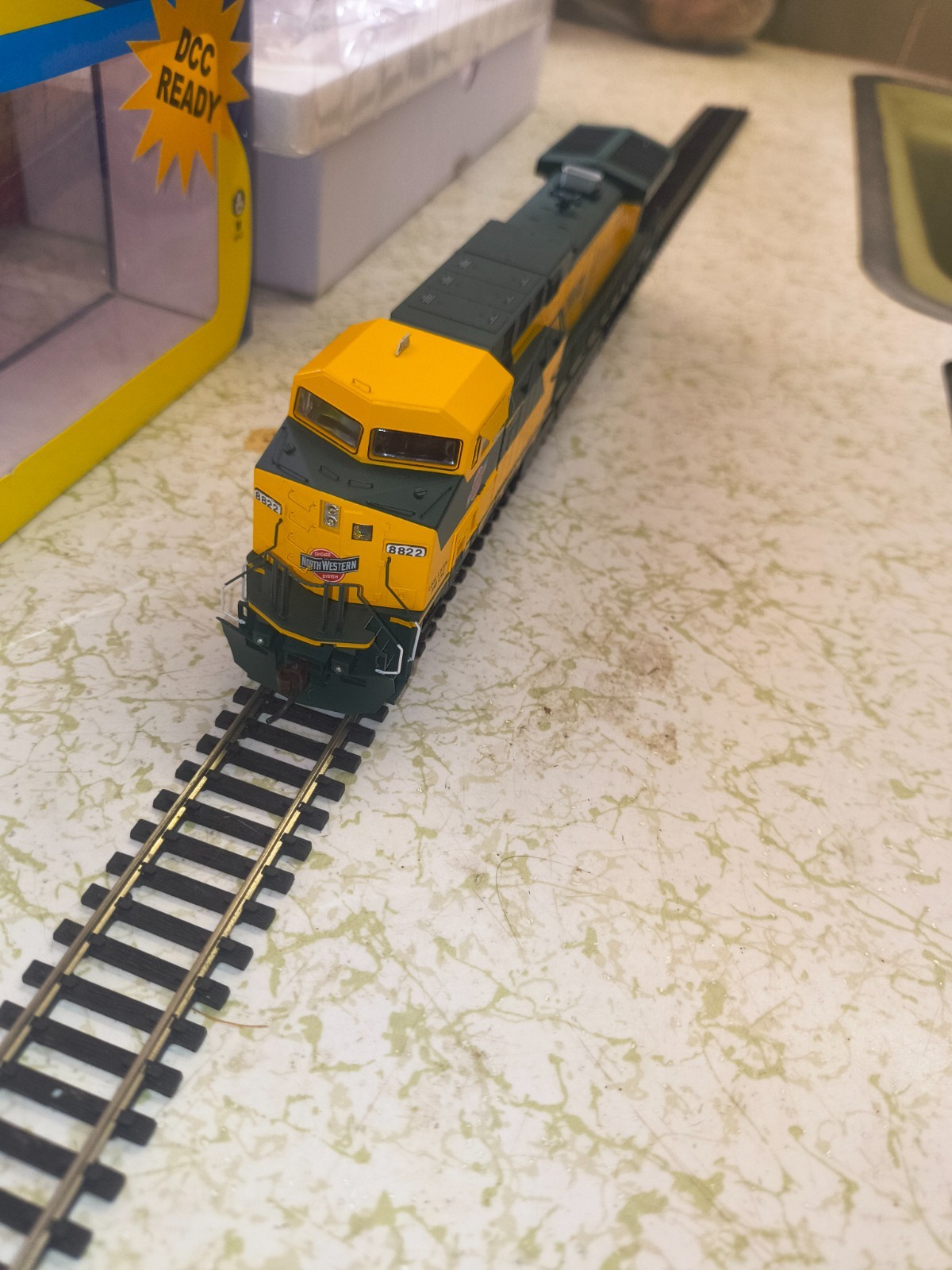 Athearn 77697 HO CNW CHICAGO & NORTH WESTERN Oper Lifesaver AC4400CWD DCC READY
