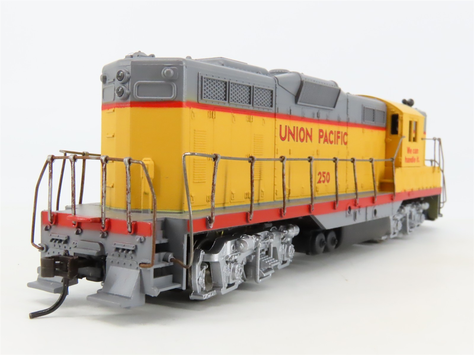 HO Scale Athearn 3154 UP Union Pacific “We can handle it.” EMD GP9 Diesel #250