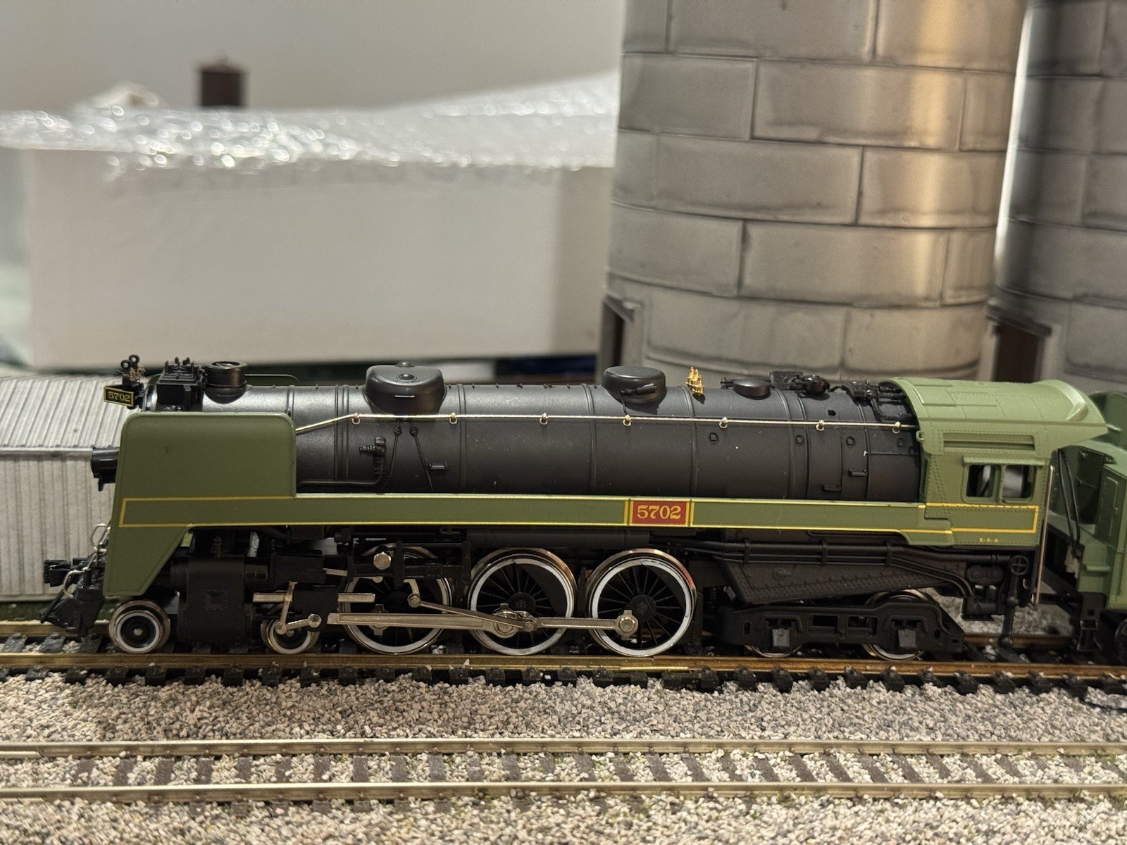 MINT Mehano Powered HO 4-6-4 Steam Engine Canadian National (CN) Rail #5702