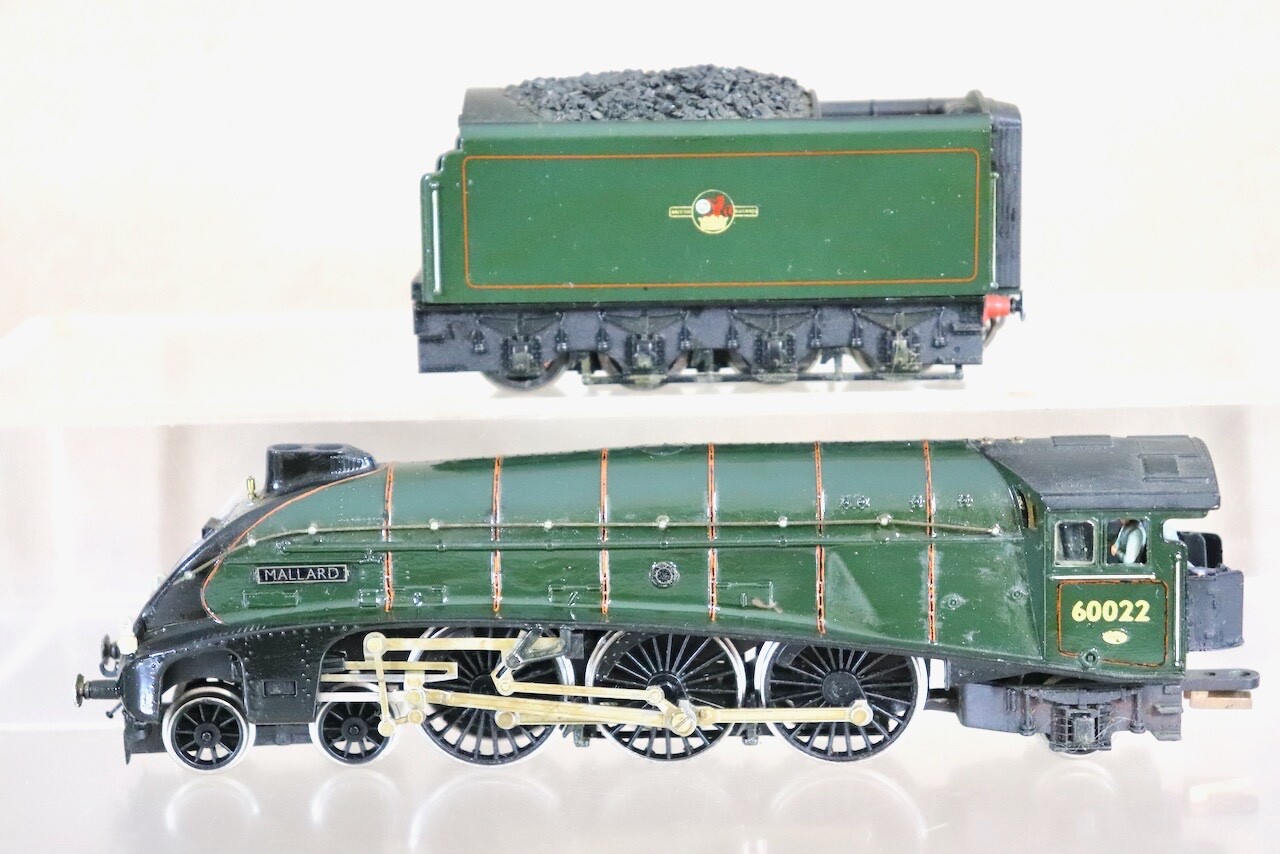 HORNBY DETAILED KIT BUILT BR 4-6-2 CLASS A4 LOCOMOTIVE 60022 MALLARD od