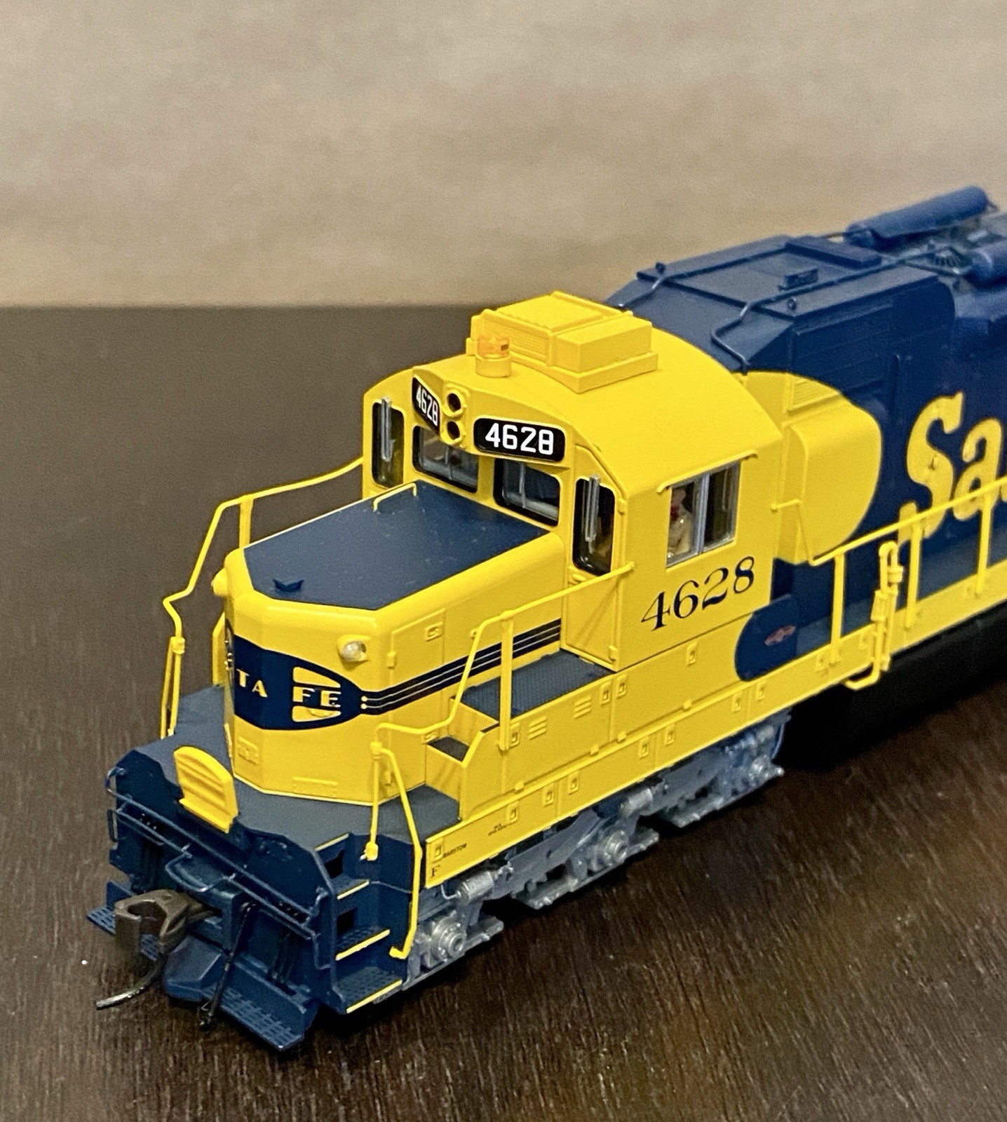 HO Atlas Gold 7932 Santa Fe SD26 (rebuilt SD24) 4628 DCC QSI Sound ATSF SF