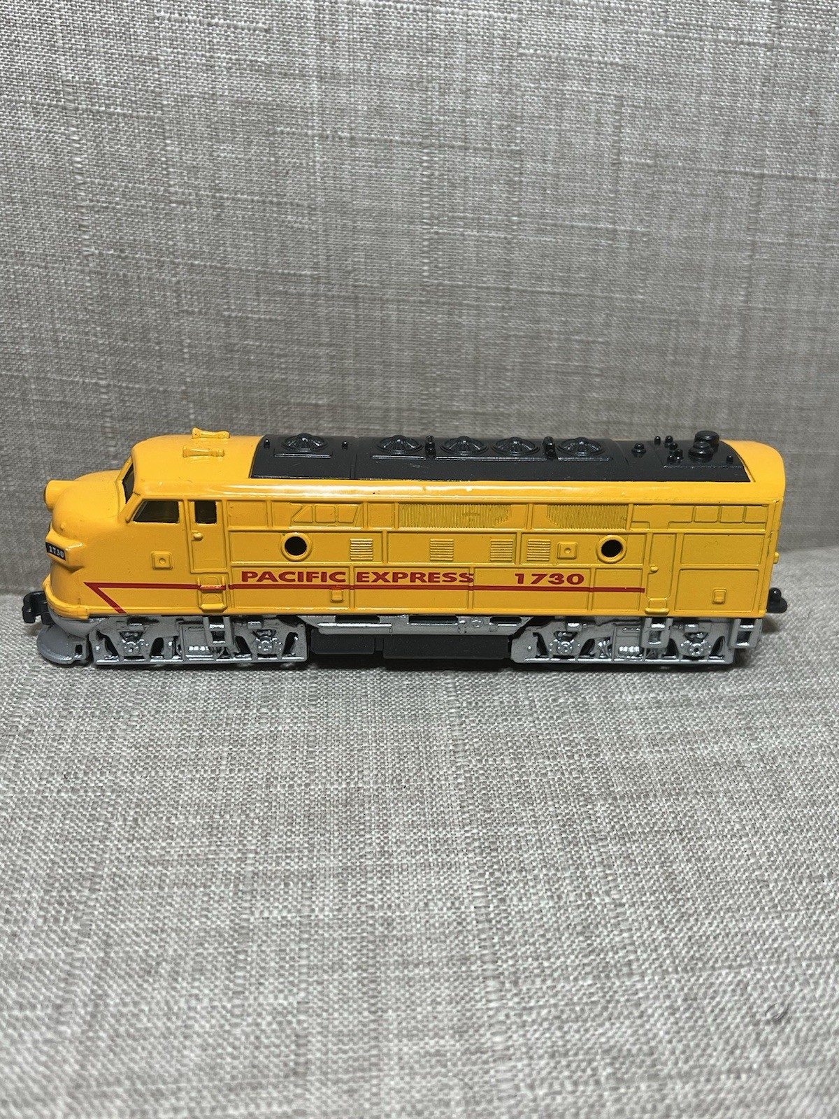 Vintage PACIFIC EXPRESS 1730 Pull Back TRAIN Locomotive Engine TOYSMITH Toy RARE
