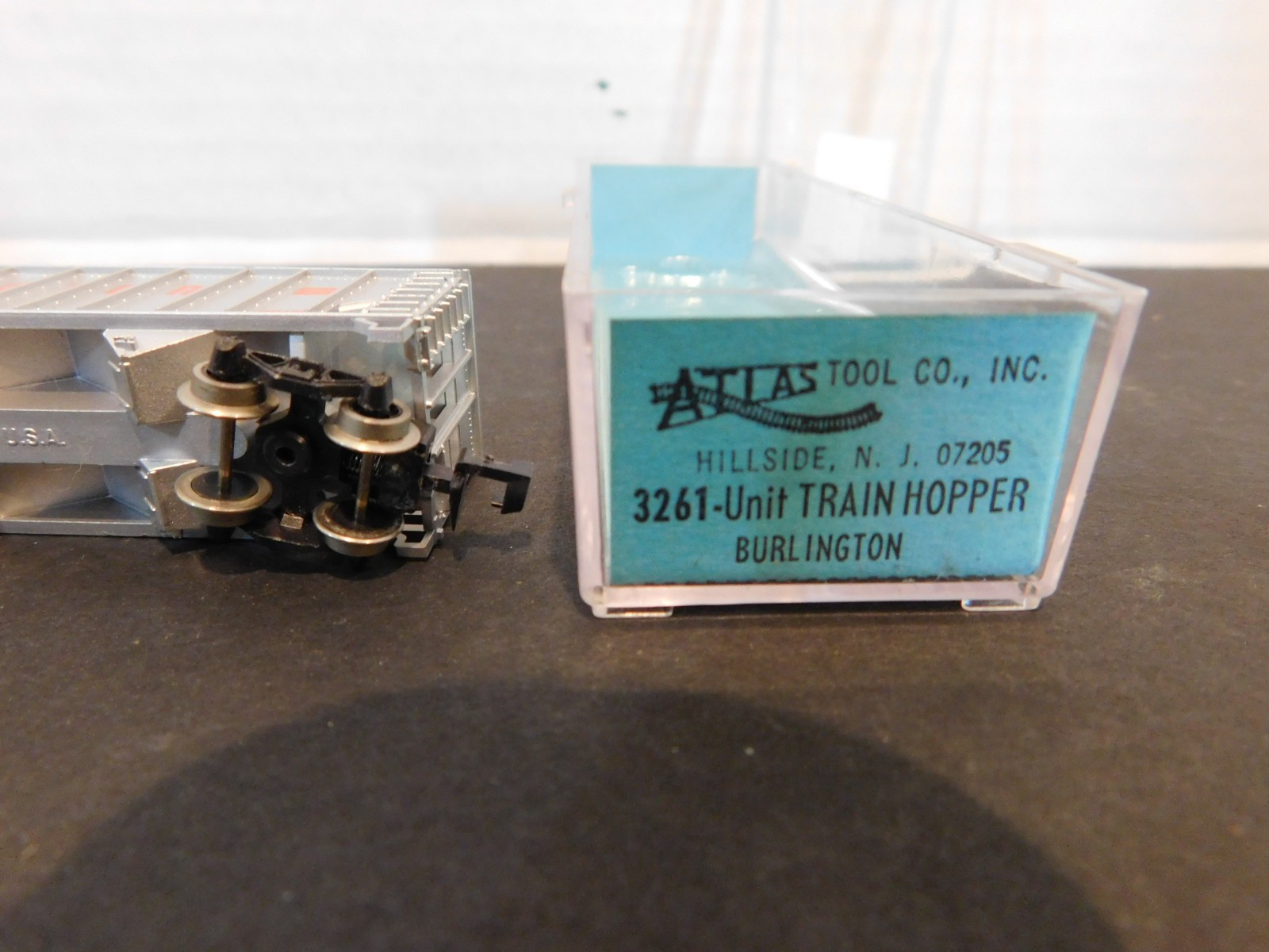 Atlas N Scale Burlington Hopper Car With Coal Load #3261