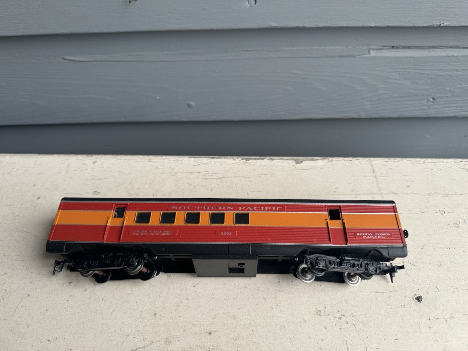HO Scale Southern Pacific SP Daylight Railway Post Office Car RPO
