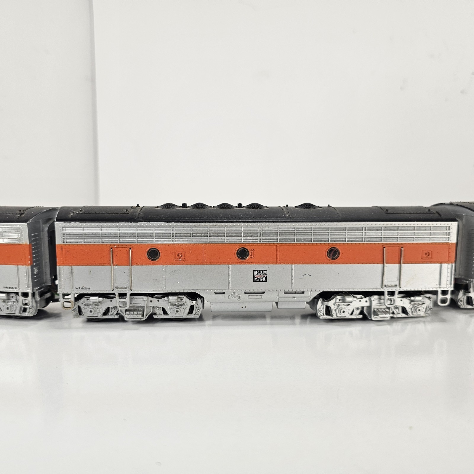 Marklin 26600 Western Pacific Diesel Locomotive WP 805-D 805-B 804-B Untested HO
