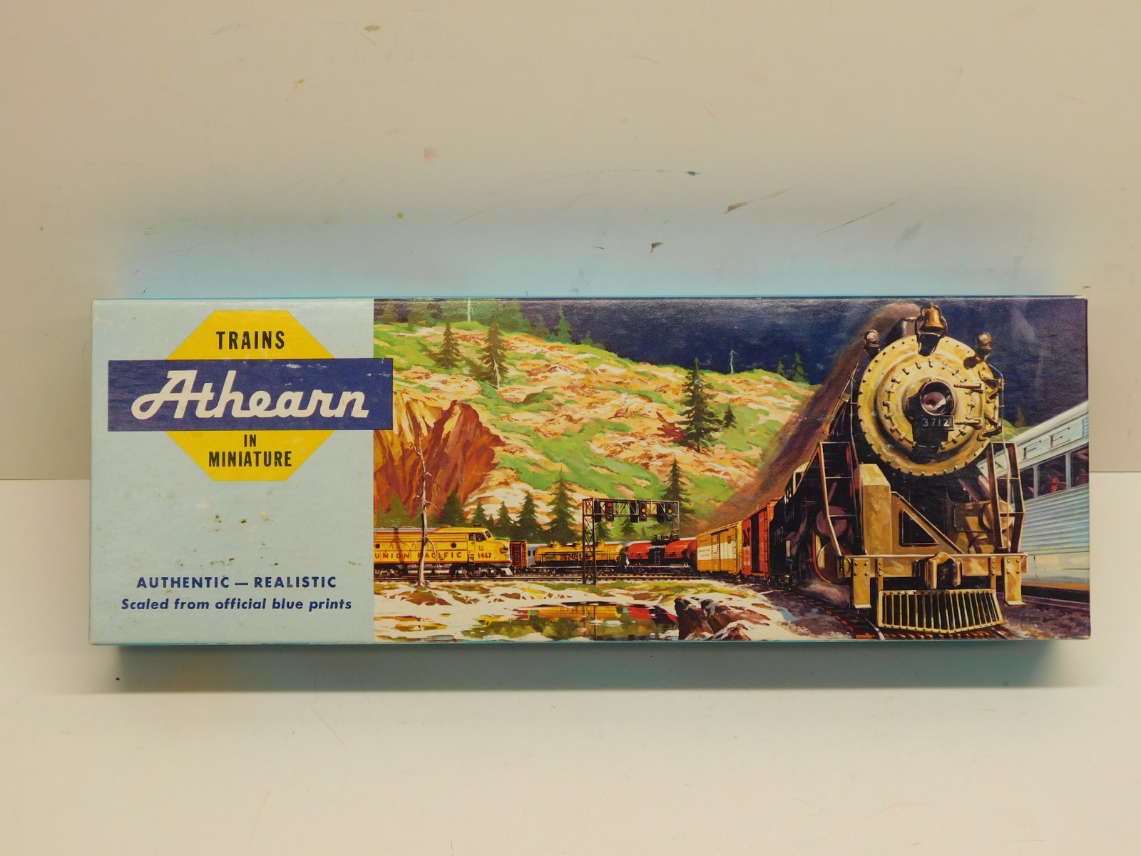 Athearn HO Blue Box Burlington Northern GP50 Diesel Engine #3148 -Powered Unit A