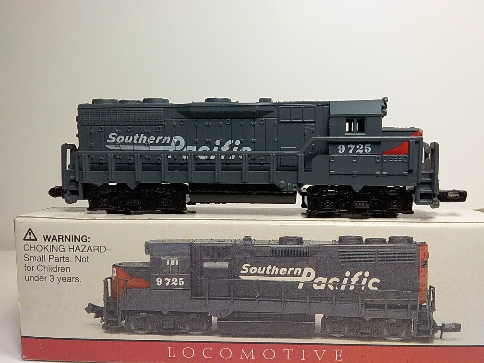 High Speed Metal Products Southern Pacific Diesel Locomotive #9725 Non-powered