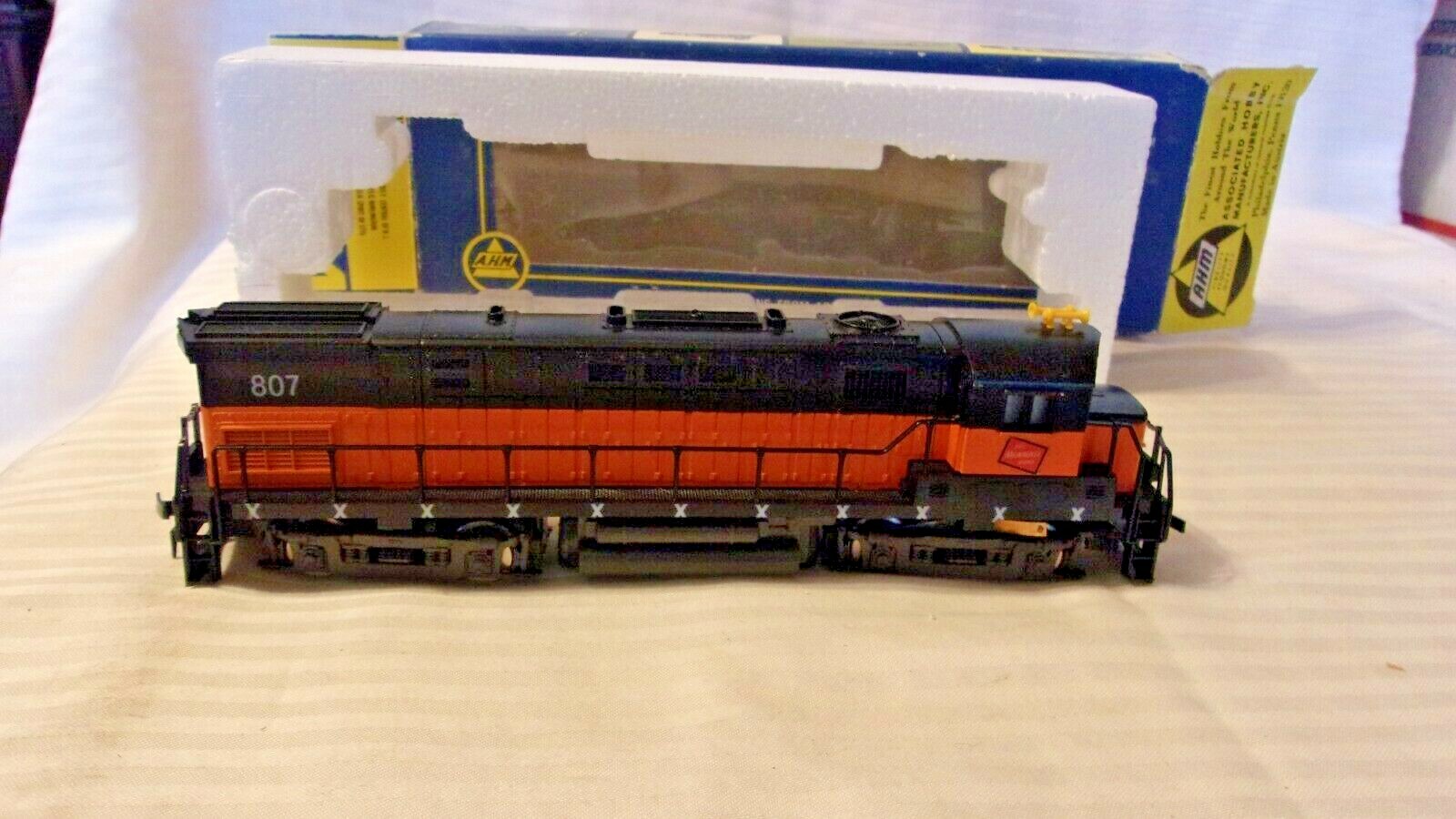 HO Scale AHM Alco Century 424 Diesel Locomotive, Milwaukee Road, Orange #807