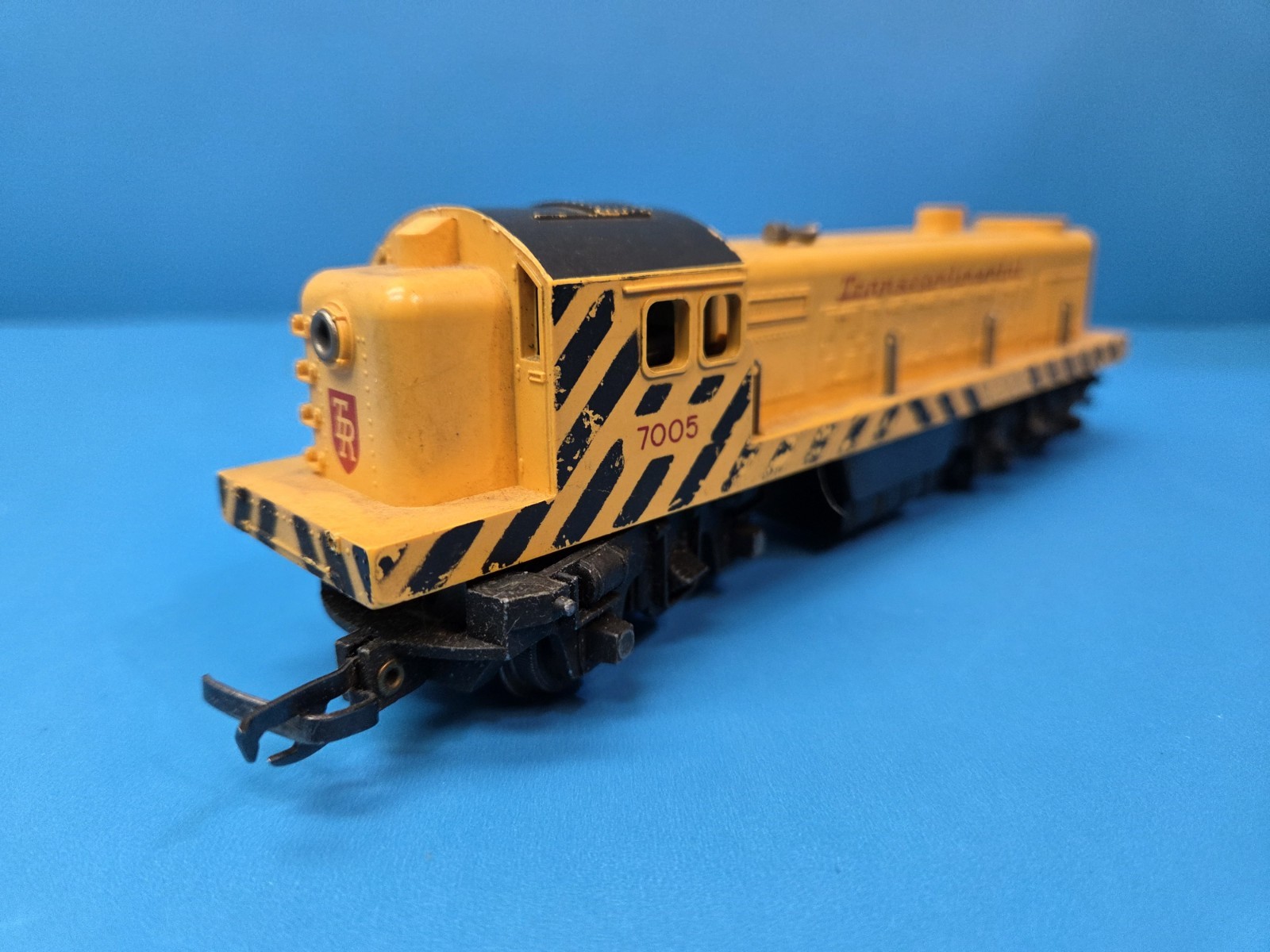 Tri-ang R155 Transcontinental RS2 Switcher Yellow 7005